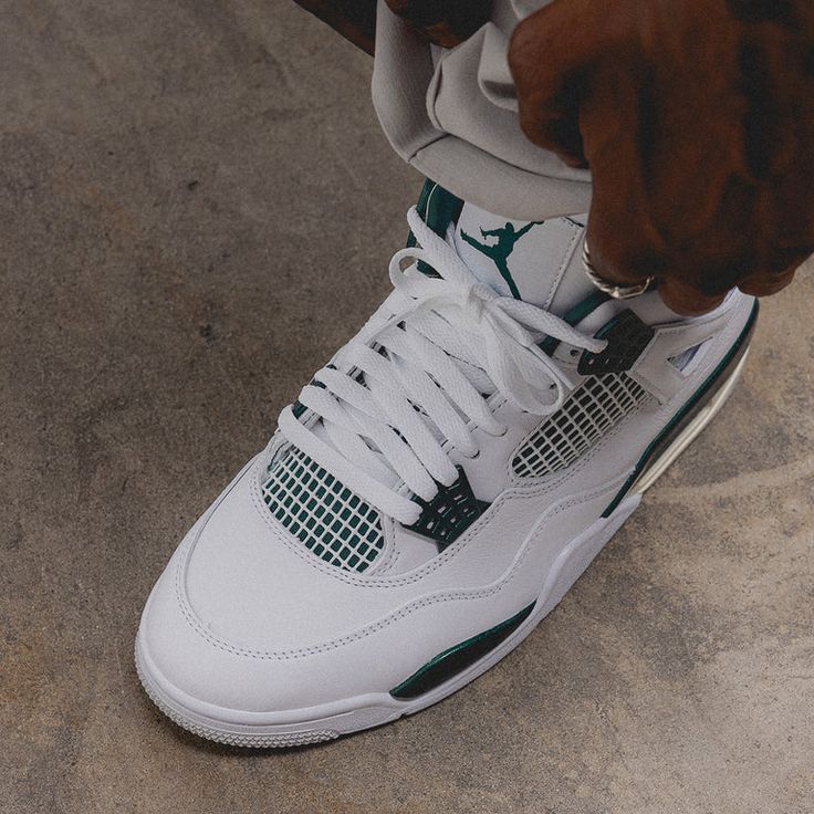 Air Jordan 4